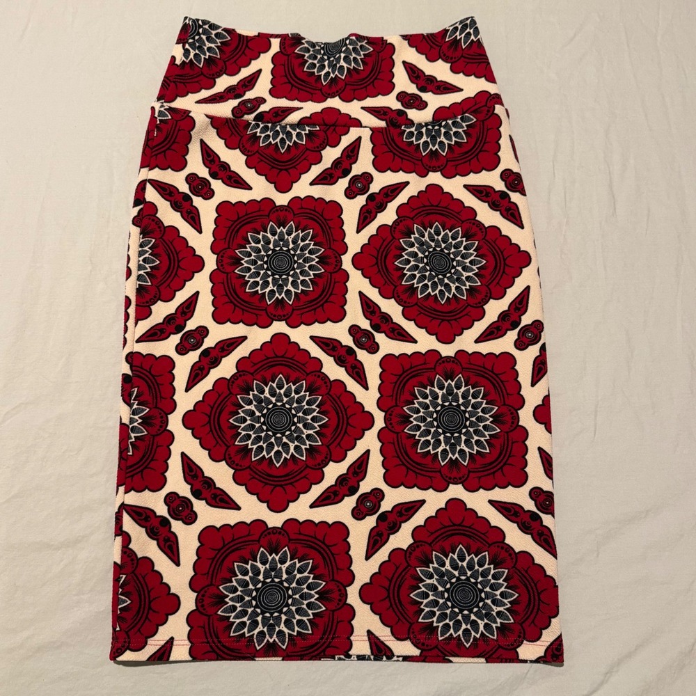 LuLaRoe Cassie Abstract Printed Pull-on‎ Pencil Skirt, Red & Black, Size XS